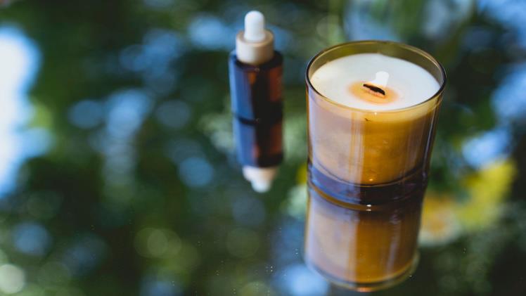 How to Use Candles for Aromatherapy