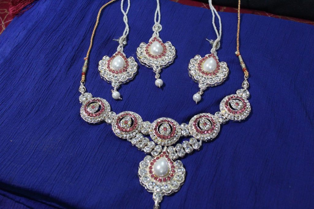 Buying a Diamond Necklace Set With Price