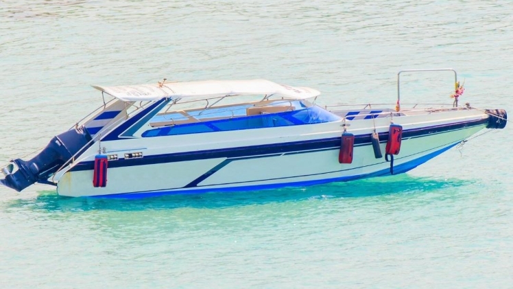 Why Do You Need to Install Boat Decals?