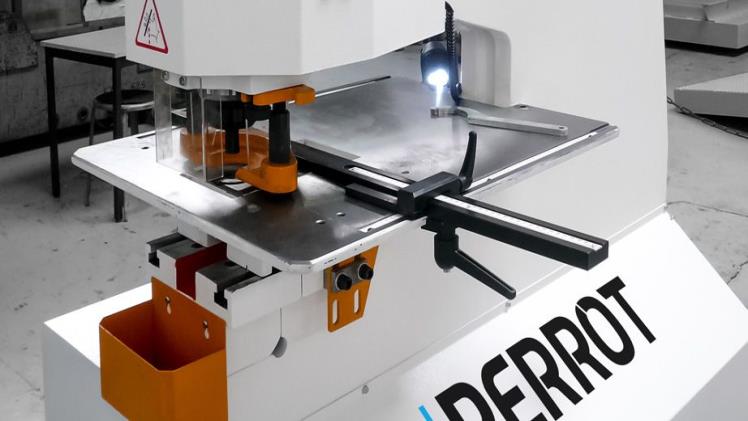 How Does a Hydraulic Punch Machine Work?