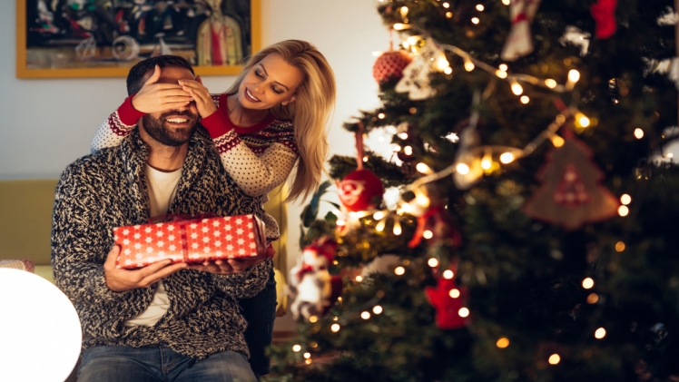 Top 10 GIfts For Spouse This New Year